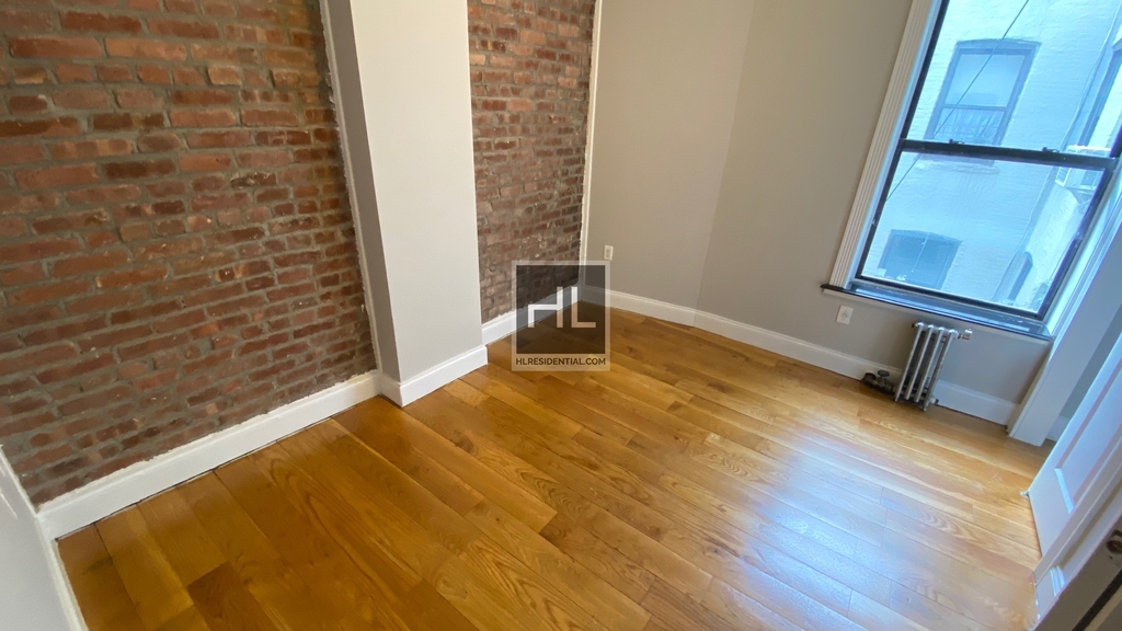East 100th Street - Photo 4