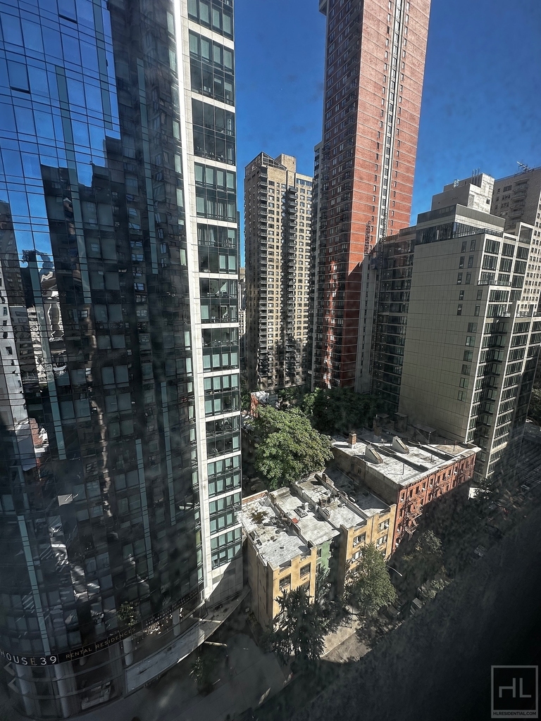 East 39th Street - Photo 4