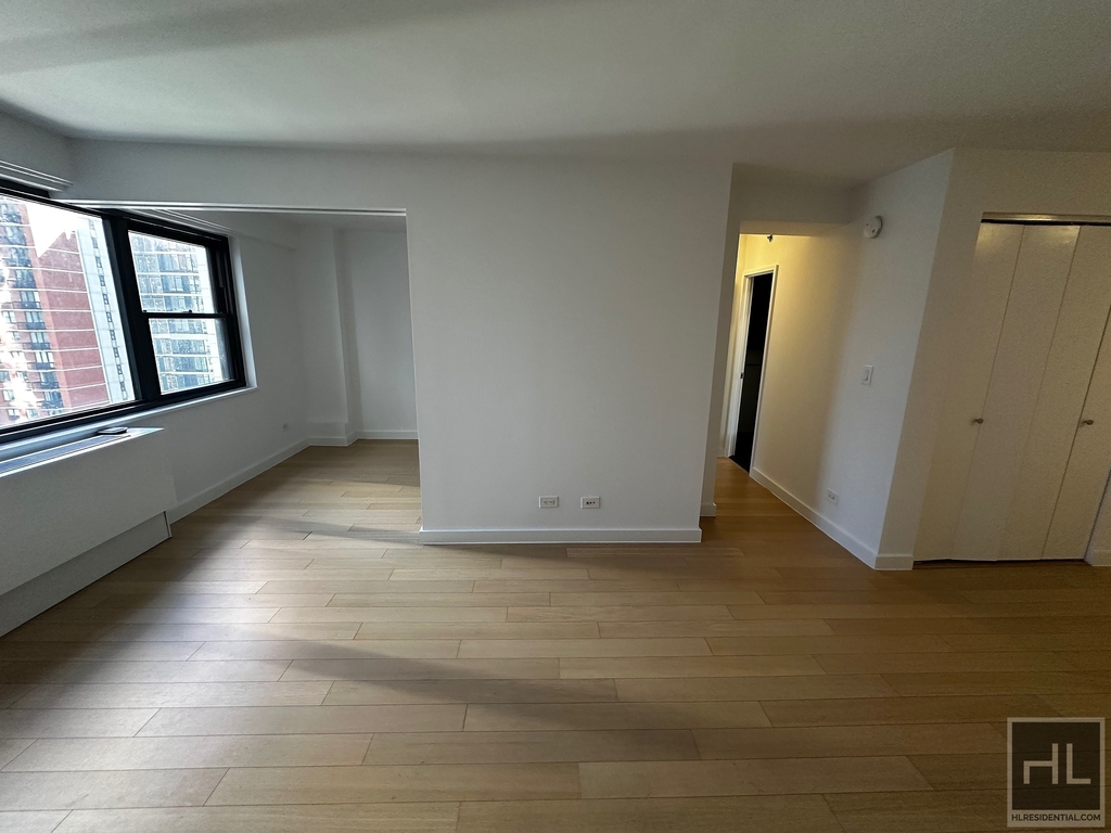 East 39th Street - Photo 3