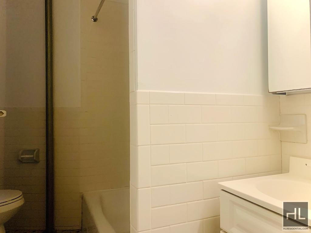 East 38 Street - Photo 5