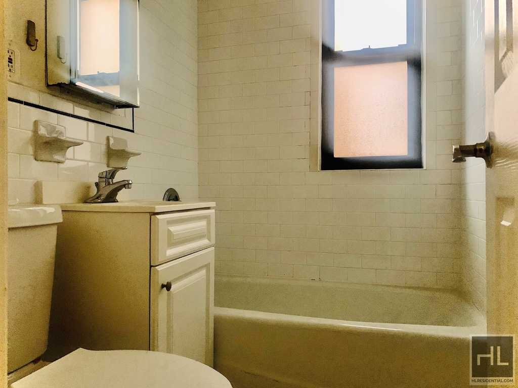 East 38 Street - Photo 6