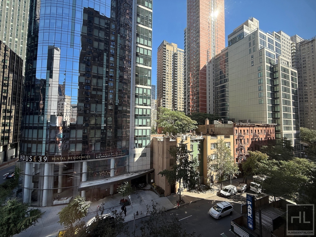 East 39th Street - Photo 5
