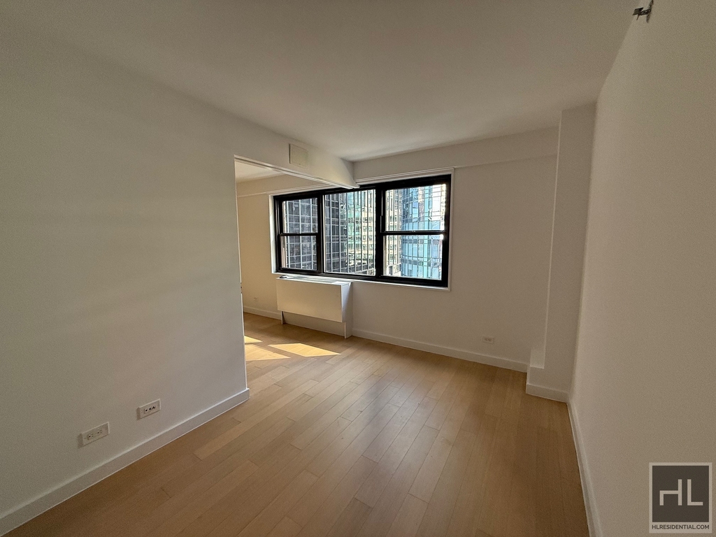 East 39th Street - Photo 0