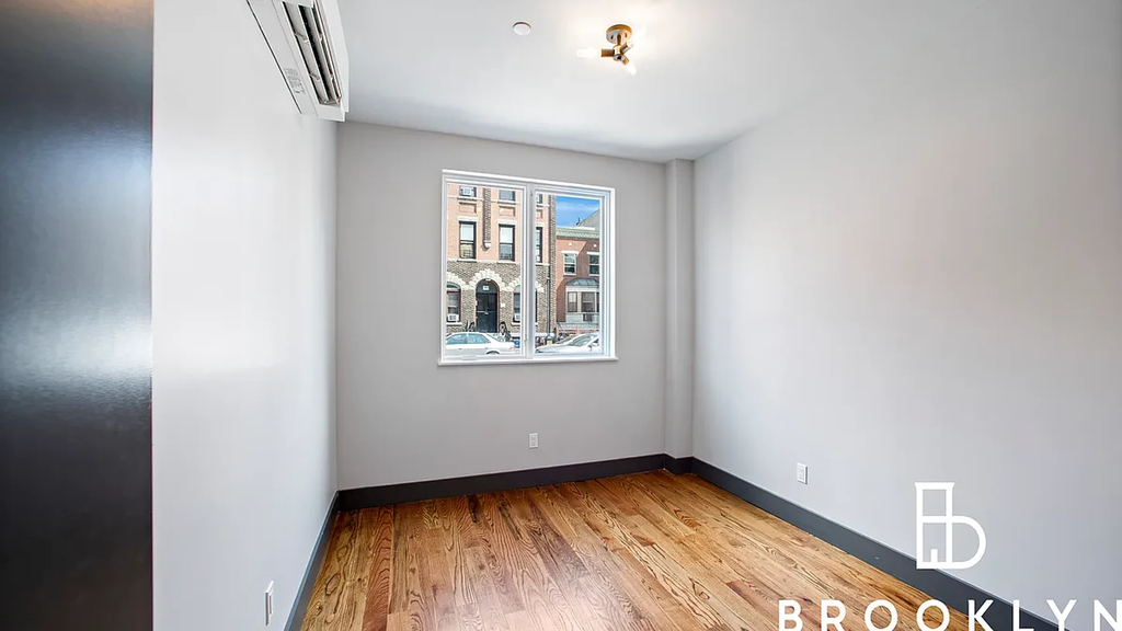 1461 Gates Ave - Photo 12