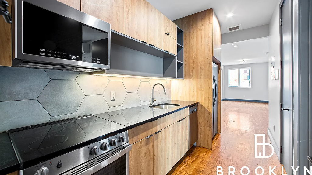 1461 Gates Ave - Photo 16