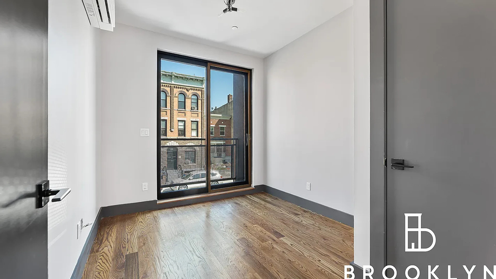 1461 Gates Ave - Photo 13