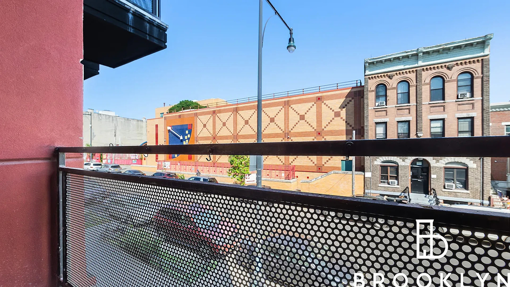 1461 Gates Ave - Photo 1