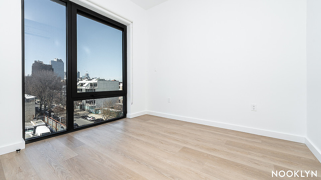 527 Grand Ave - Photo 18