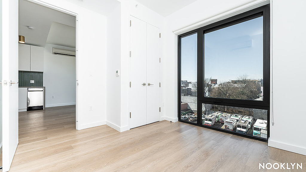 527 Grand Ave - Photo 5