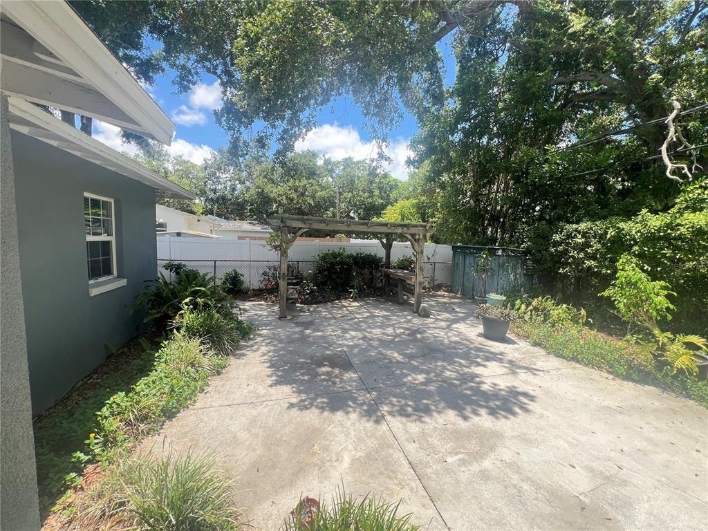 3900 17th Street N - Photo 16