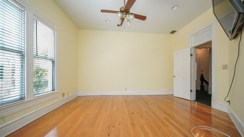 333 S Plant Avenue - Photo 3