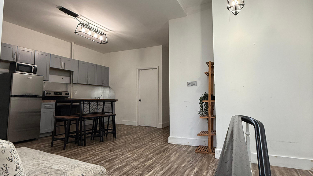 1134 Hancock St - Photo 3
