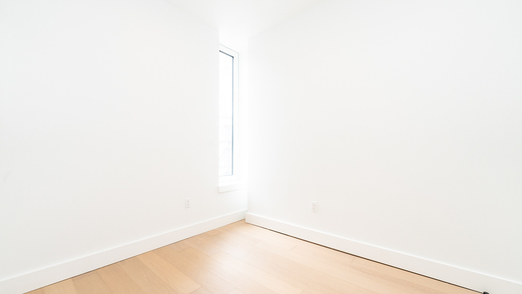 107 S 6th St - Photo 2