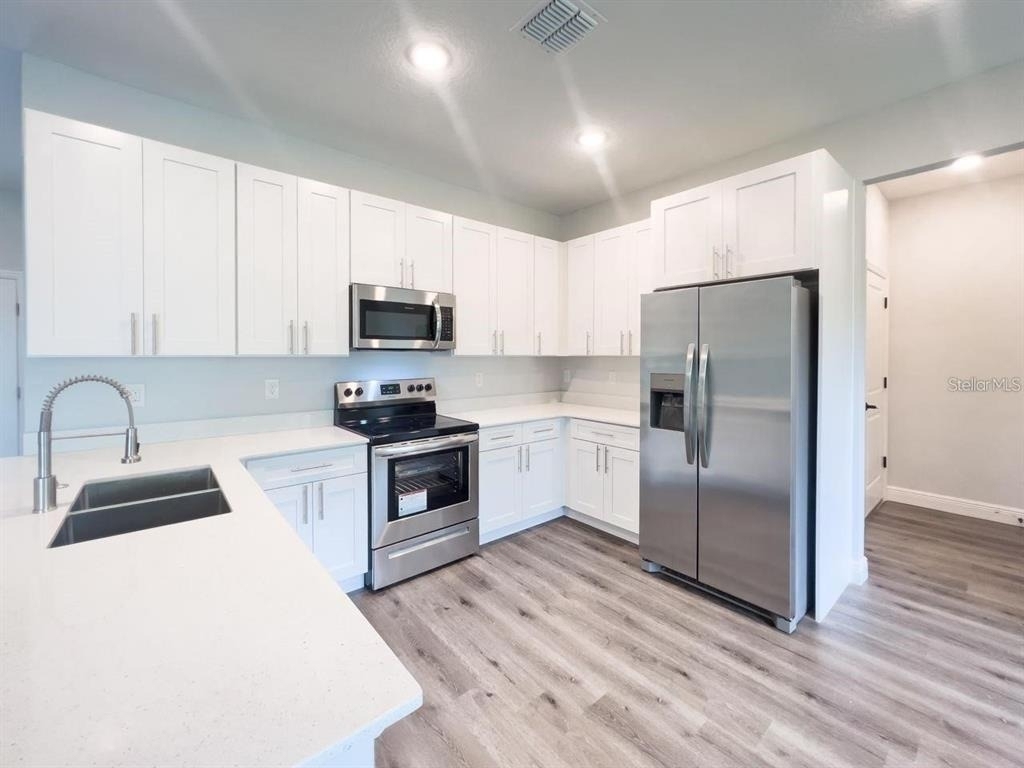 1580 East Parkway - Photo 2