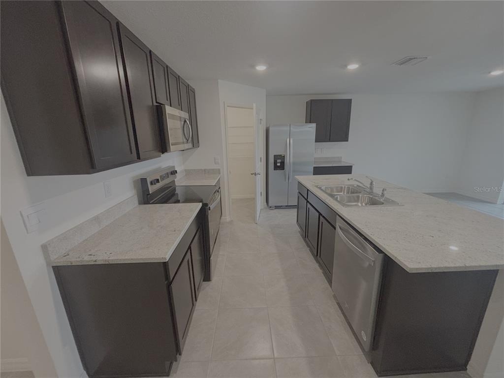 481 W Rexford Drive - Photo 3