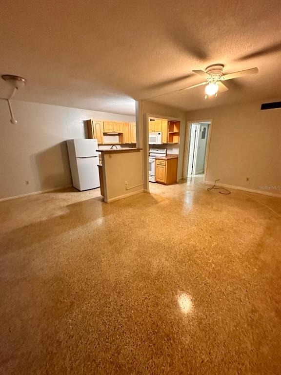 305 E Dakin Avenue - Photo 2