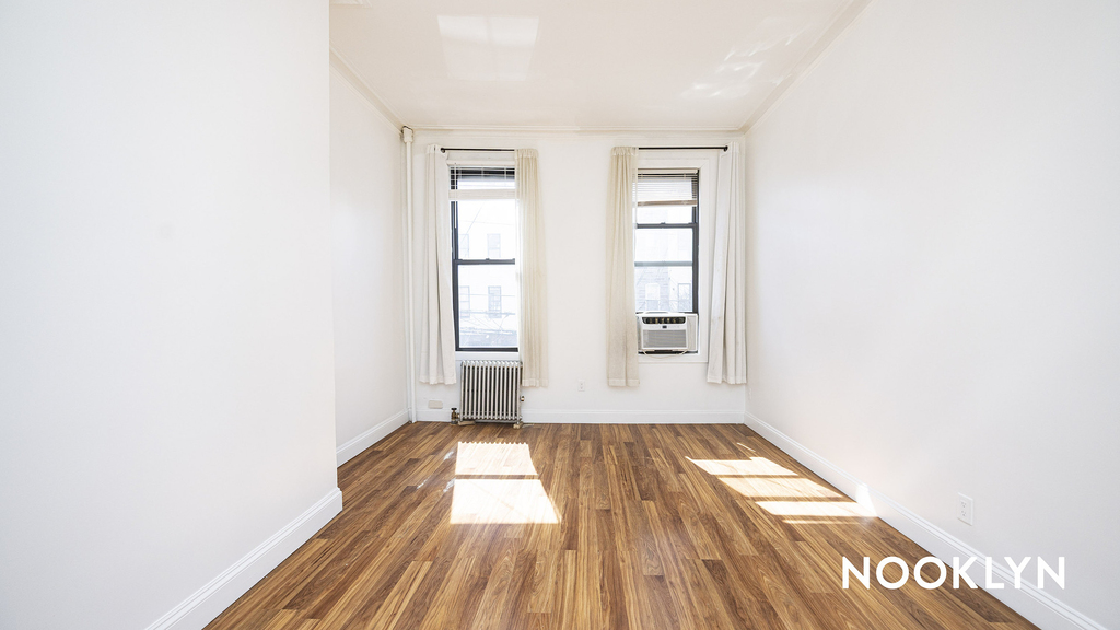 293 Wyckoff Ave - Photo 1