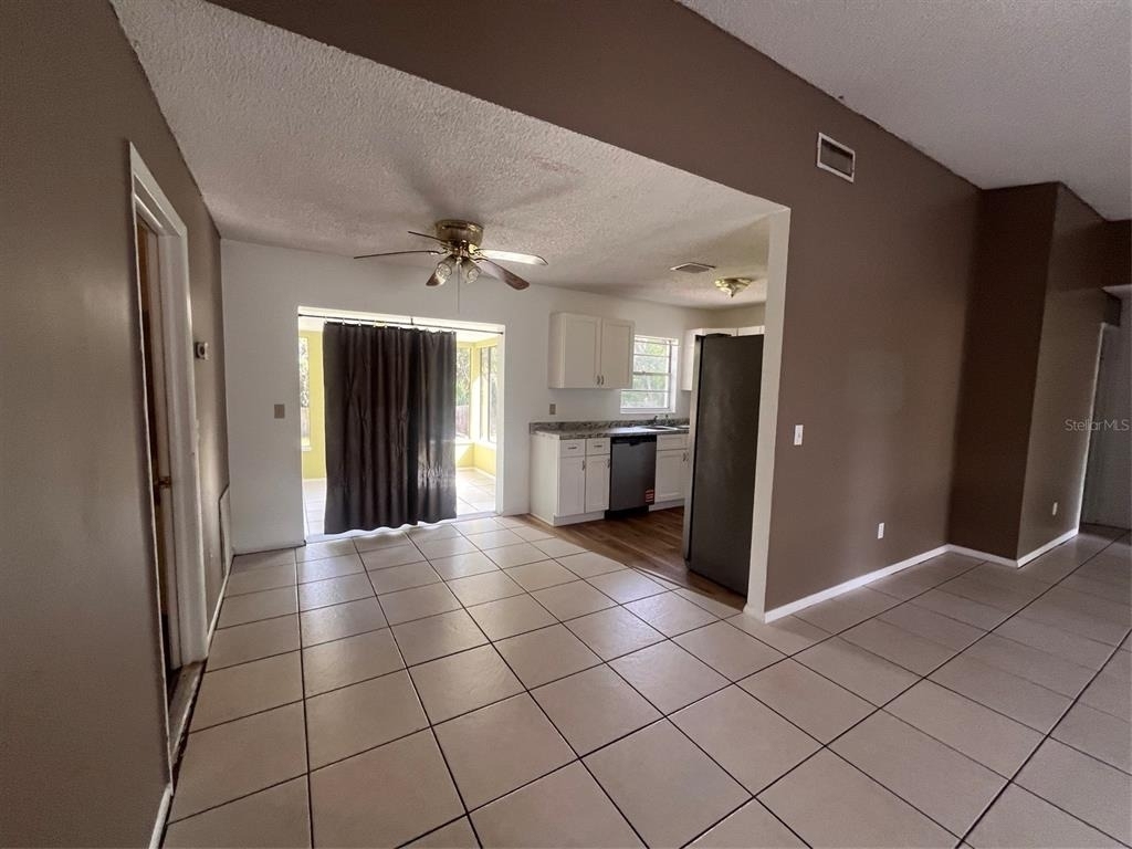 214 Bluefield Avenue - Photo 3