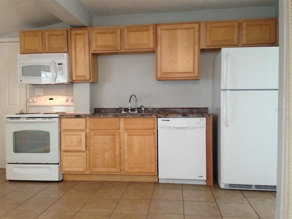 1328 Cloverlawn Avenue - Photo 2