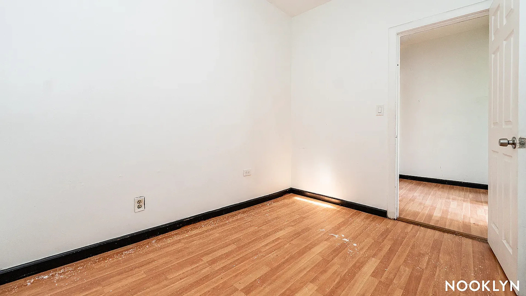 191 Graham Ave - Photo 1