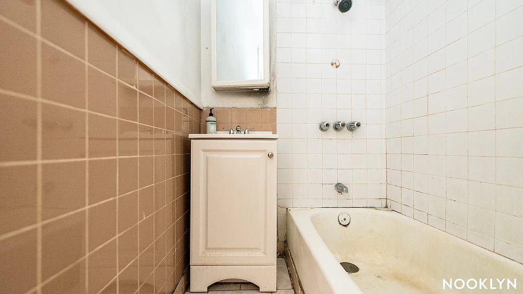191 Graham Ave - Photo 3