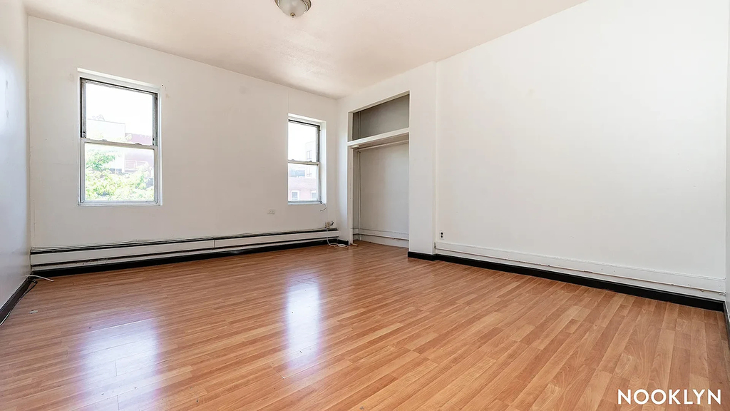 191 Graham Ave - Photo 4