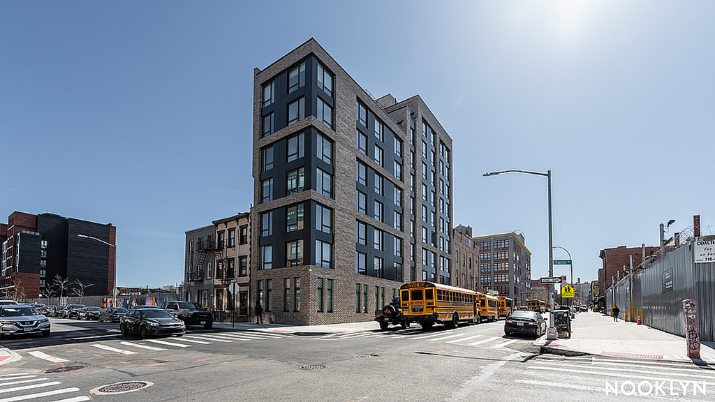 527 Grand Ave - Photo 4