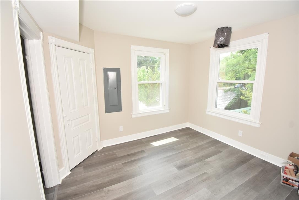 219 W Burke Street - Photo 6