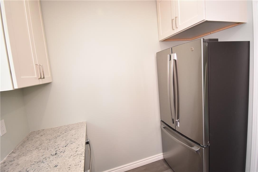 219 W Burke Street - Photo 5