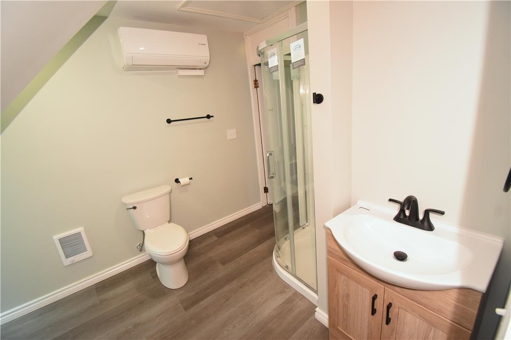 219 W Burke Street - Photo 11