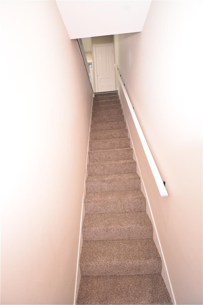 219 W Burke Street - Photo 3