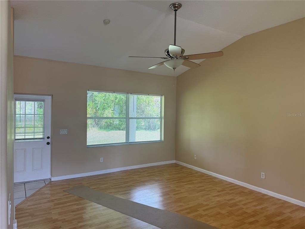 18 Poinbury Drive - Photo 2
