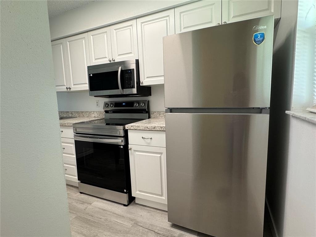 6428 Hamlet Drive - Photo 3