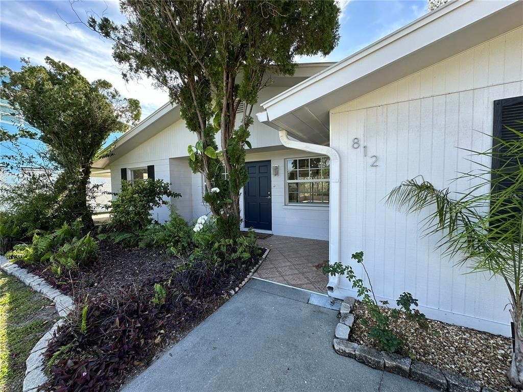 812 Bayview Drive - Photo 0