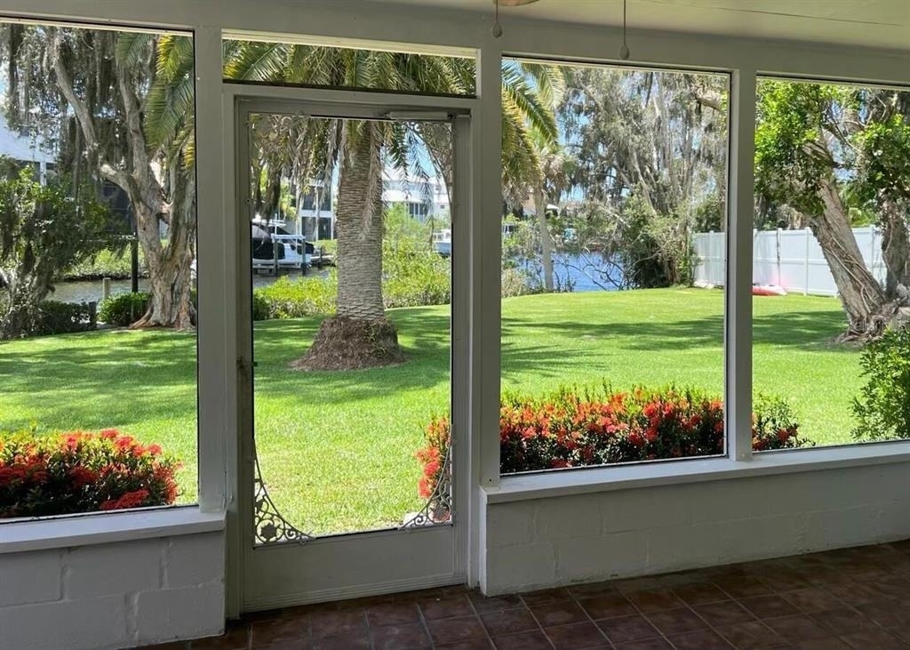 812 Bayview Drive - Photo 3