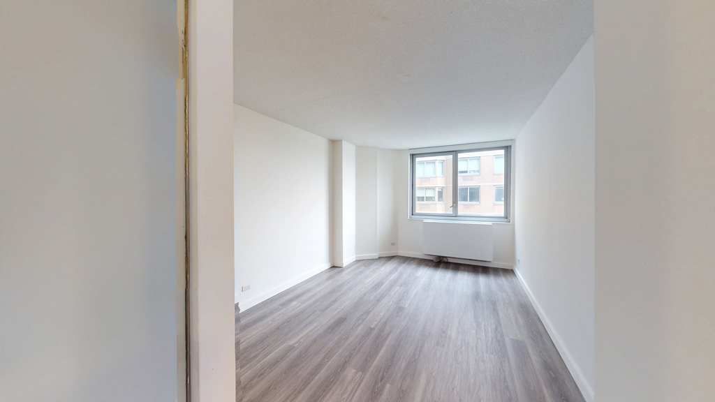 401 E 34th St - Photo 4