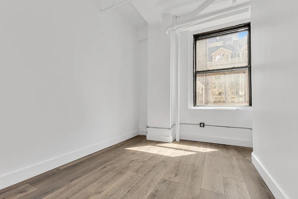 255 West 36th Street - Photo 4