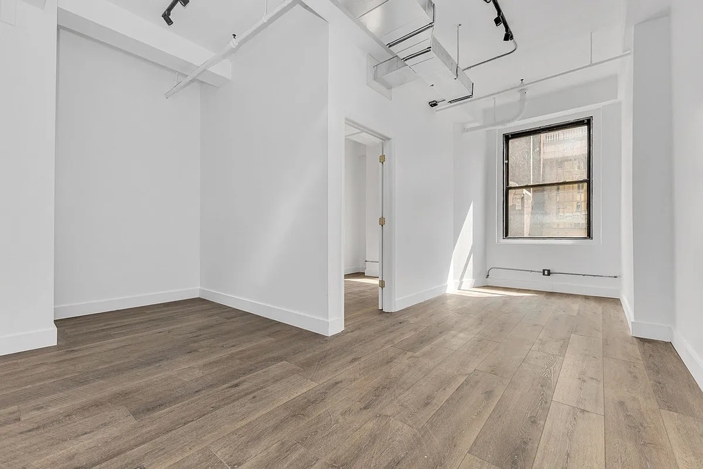 255 West 36th Street - Photo 2