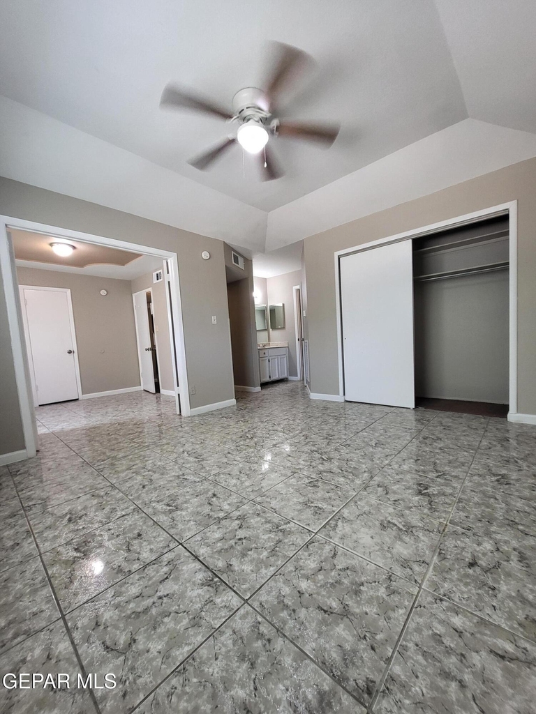 1802 Frank Sinatra Place - Photo 11