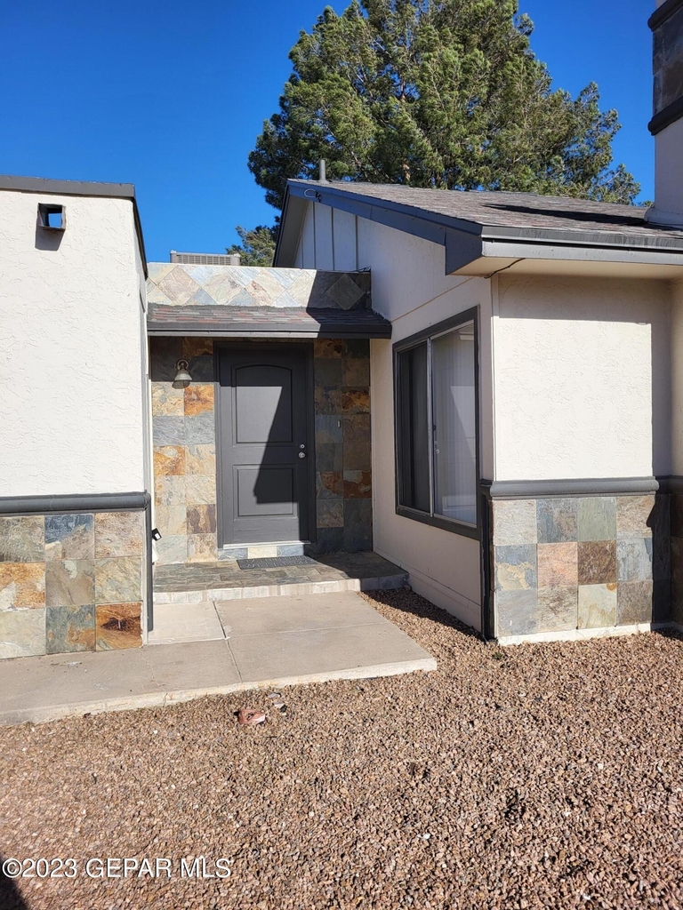 1802 Frank Sinatra Place - Photo 2