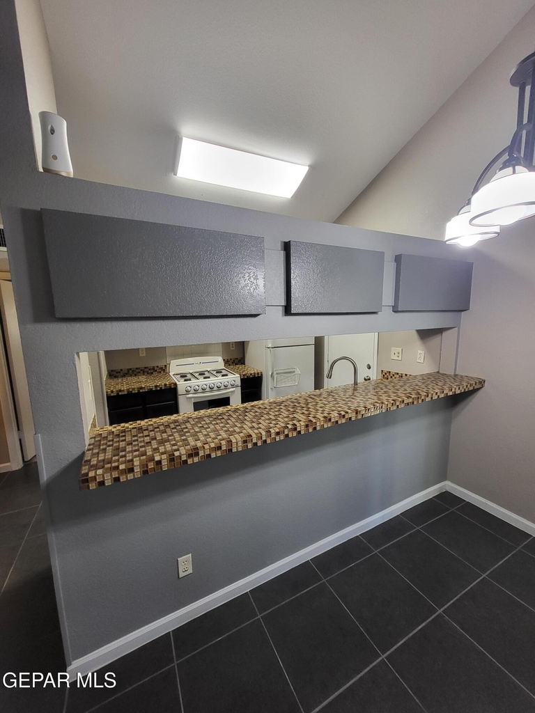 1802 Frank Sinatra Place - Photo 9