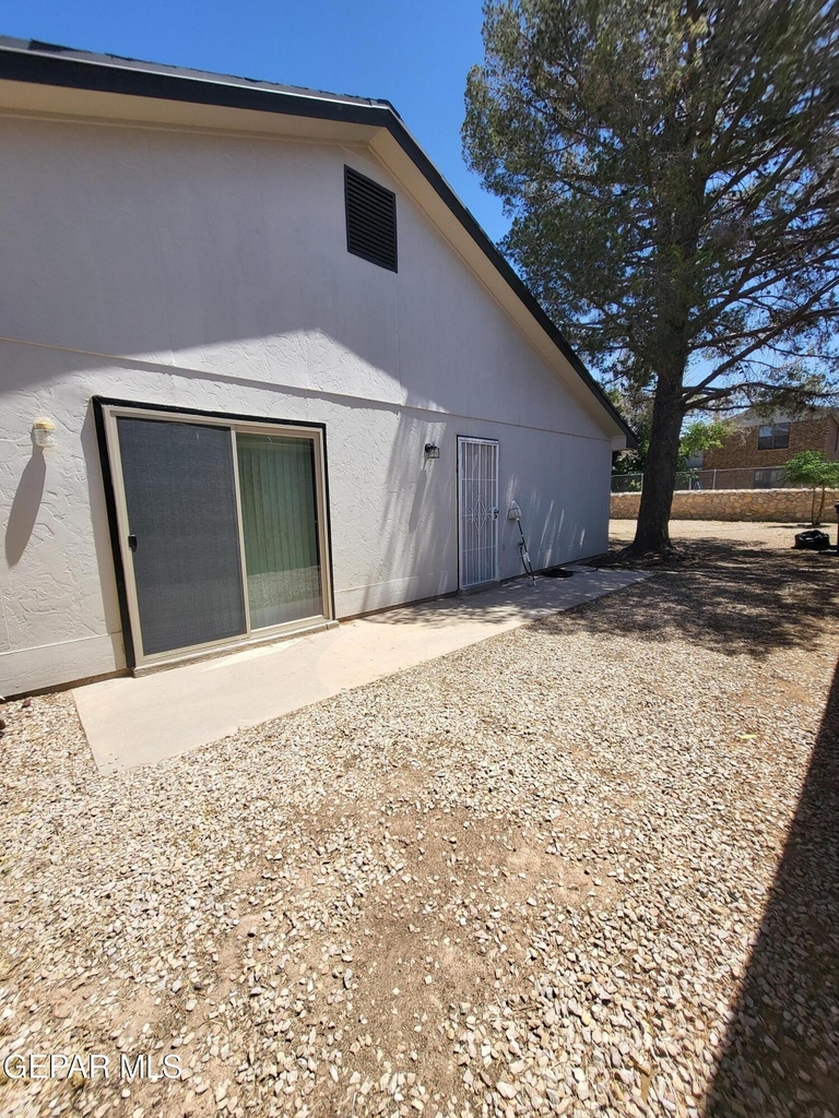 1802 Frank Sinatra Place - Photo 31