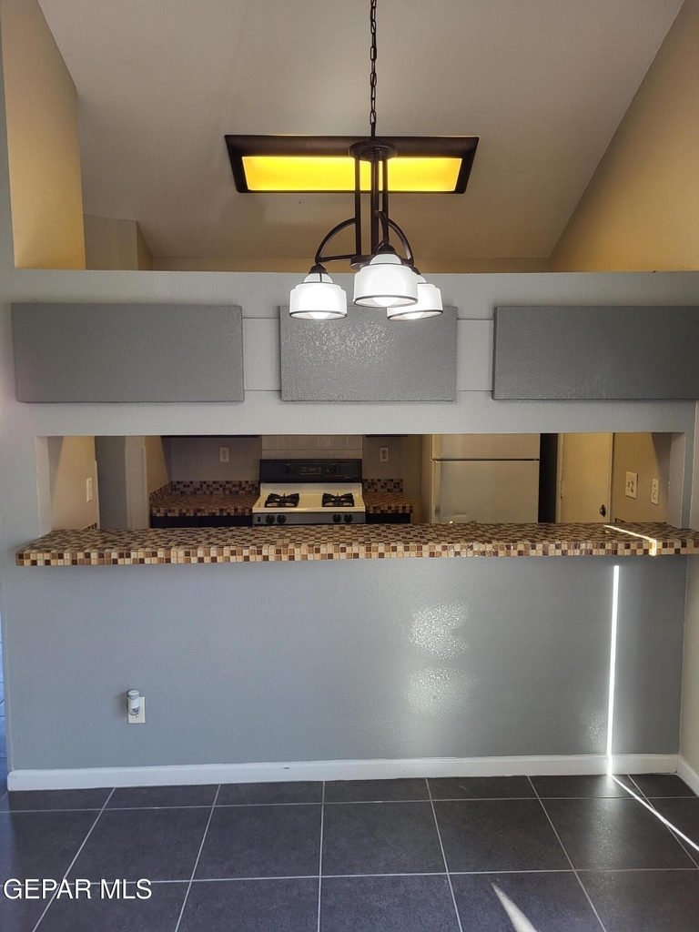 1802 Frank Sinatra Place - Photo 10