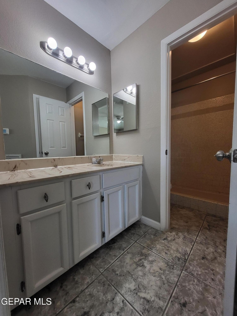 1802 Frank Sinatra Place - Photo 20