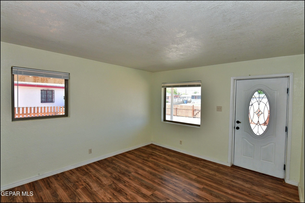 10324 Newport Drive - Photo 7