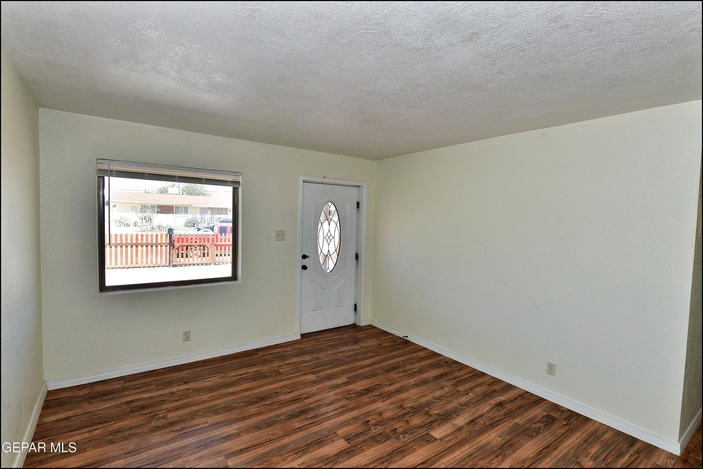 10324 Newport Drive - Photo 6