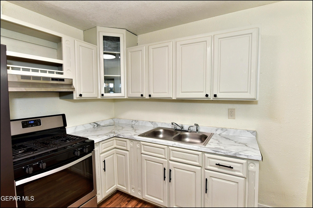 10324 Newport Drive - Photo 13