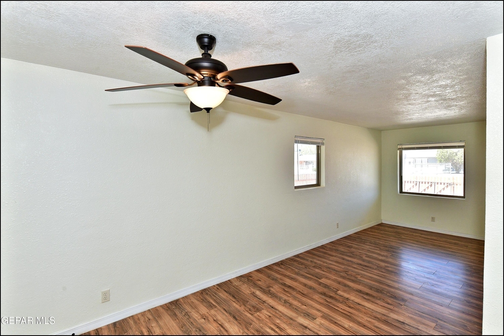 10324 Newport Drive - Photo 11