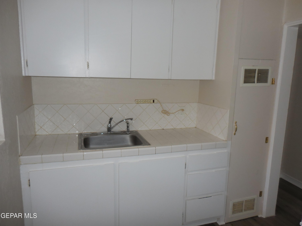 701 W Yandell Drive - Photo 6