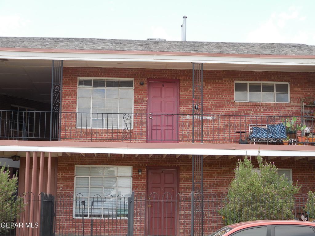 701 W Yandell Drive - Photo 0